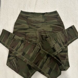 Alphalete camo leggings like new.